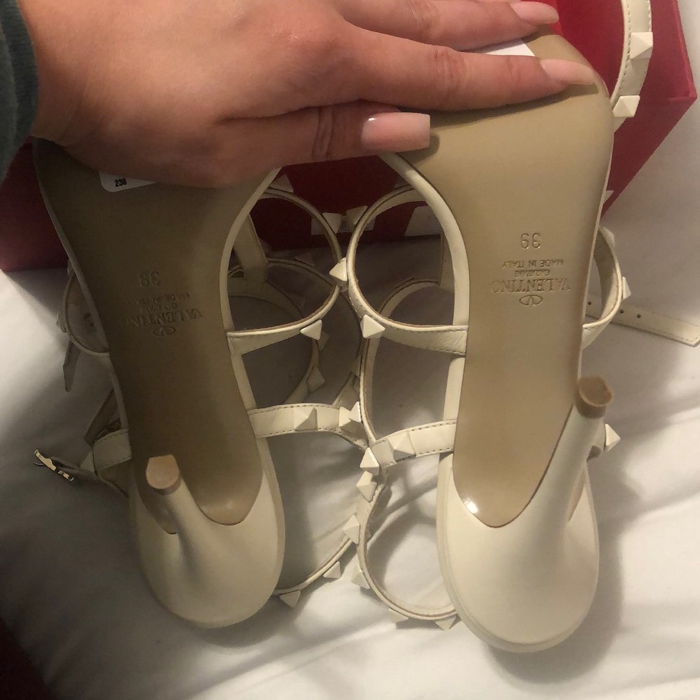 🛑 SOLD🛑Valentino Garavani Rockstud T-Strap Caged - Picture 7 of 8